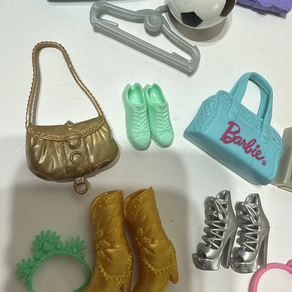 Barbie Brand Mixed LOT Of 18 Marked B Purse Shoes Cash Register Swim Tube‎ Ball